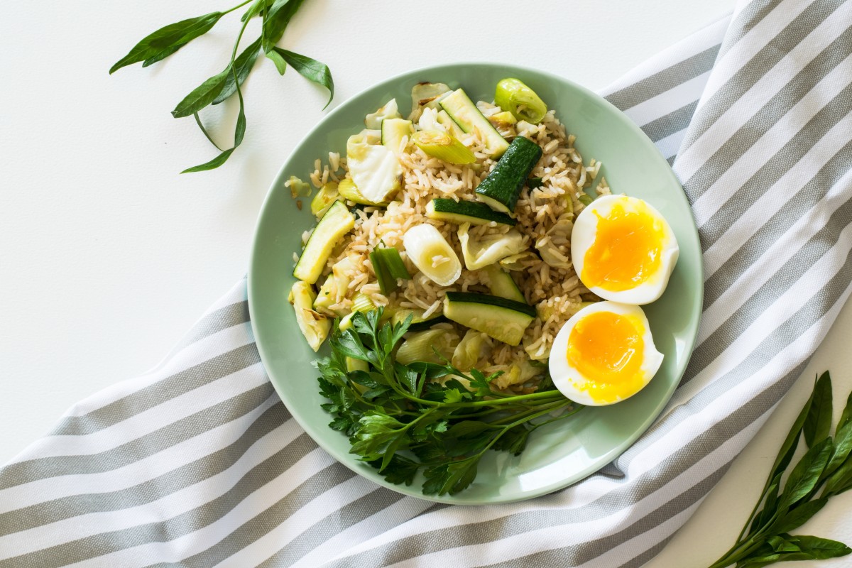 SALAD WITH EGGS AND GREENS THAT IS SUPER EASY TO MAKE